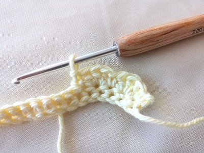 Blog-Inhaltsbild für 'Kostenlose Häkelanleitung - Schlüsselanhänger/Taschenbaumler Kleid/ Corsage'